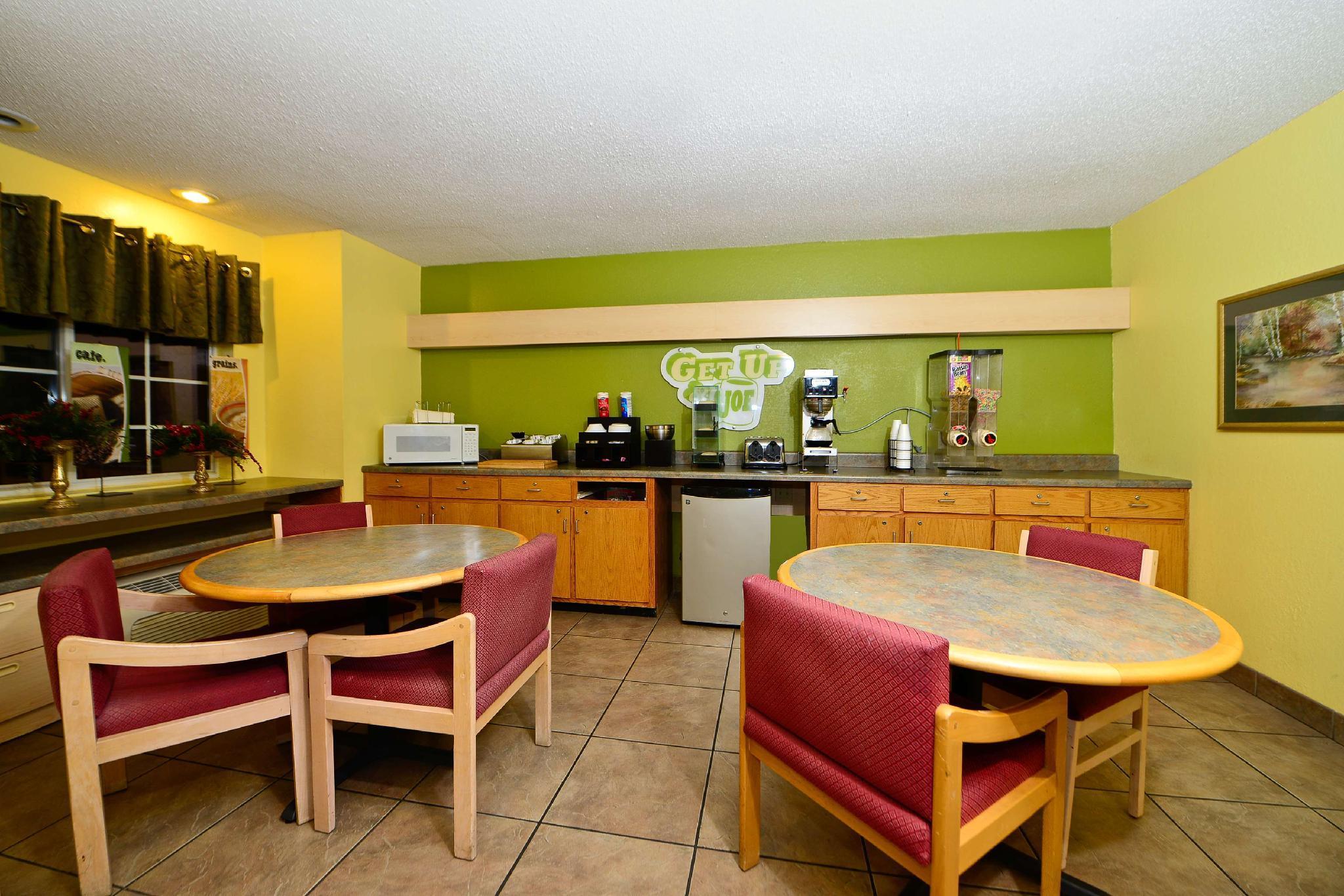 Americas Best Value Inn & Suites Jackson, Tn Bagian luar foto